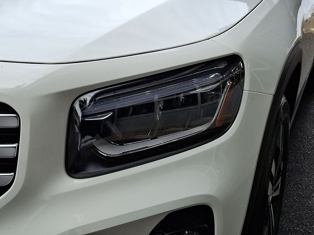 Certified Used 2025 White Mercedes-Benz GLB 250 image 9