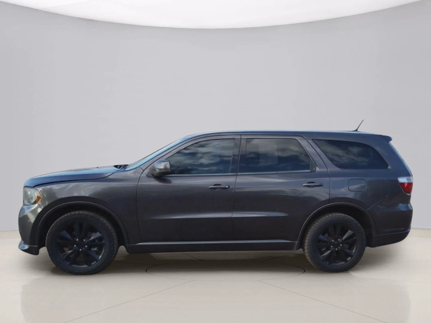 Used 2013 Gray Dodge SXT image 2