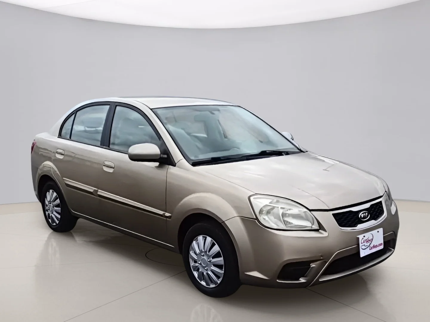 Used 2010 Gold Kia LX image 9