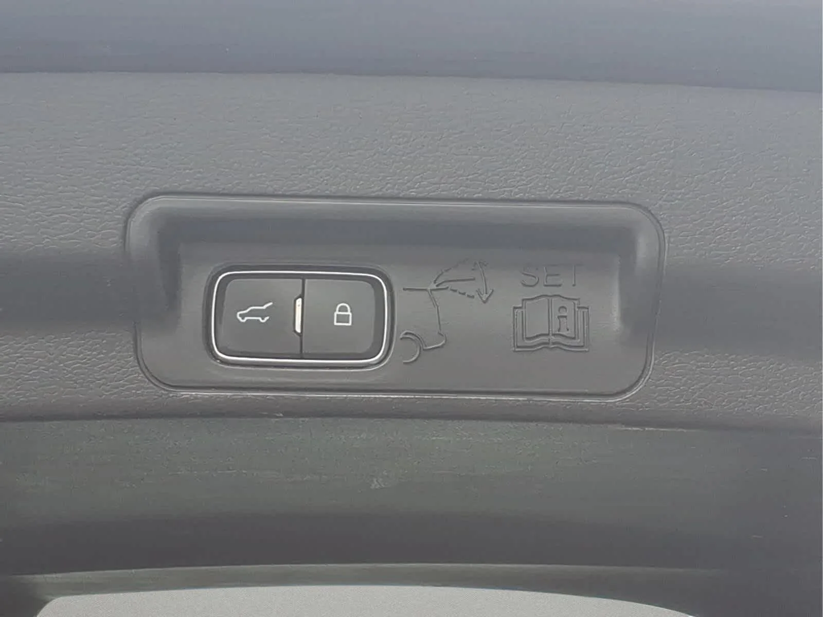 Used 2020 Agate Black Metallic Ford XLT image 7