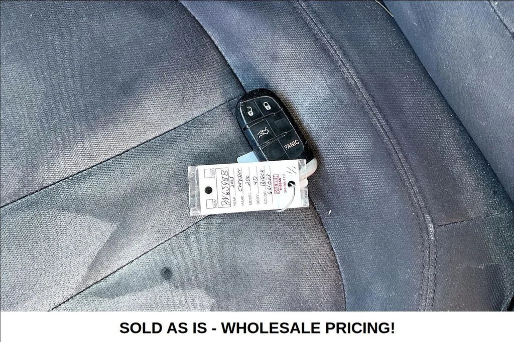 Used 2015  Chrysler Limited image 30
