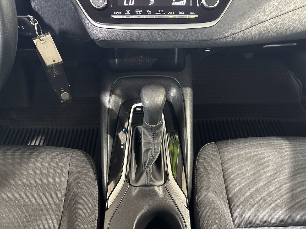 2026 Toyota Corolla LE - Photo 21