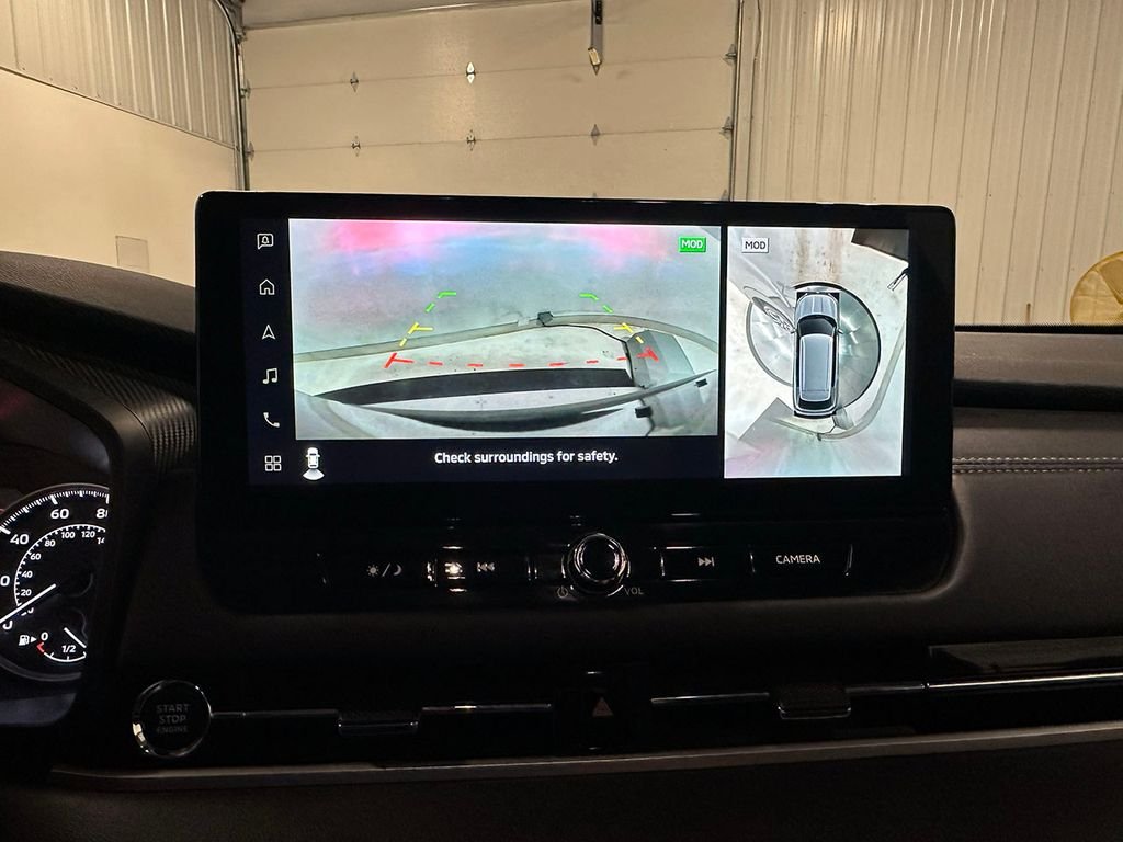 Used 2025 Silver Mitsubishi  image 4
