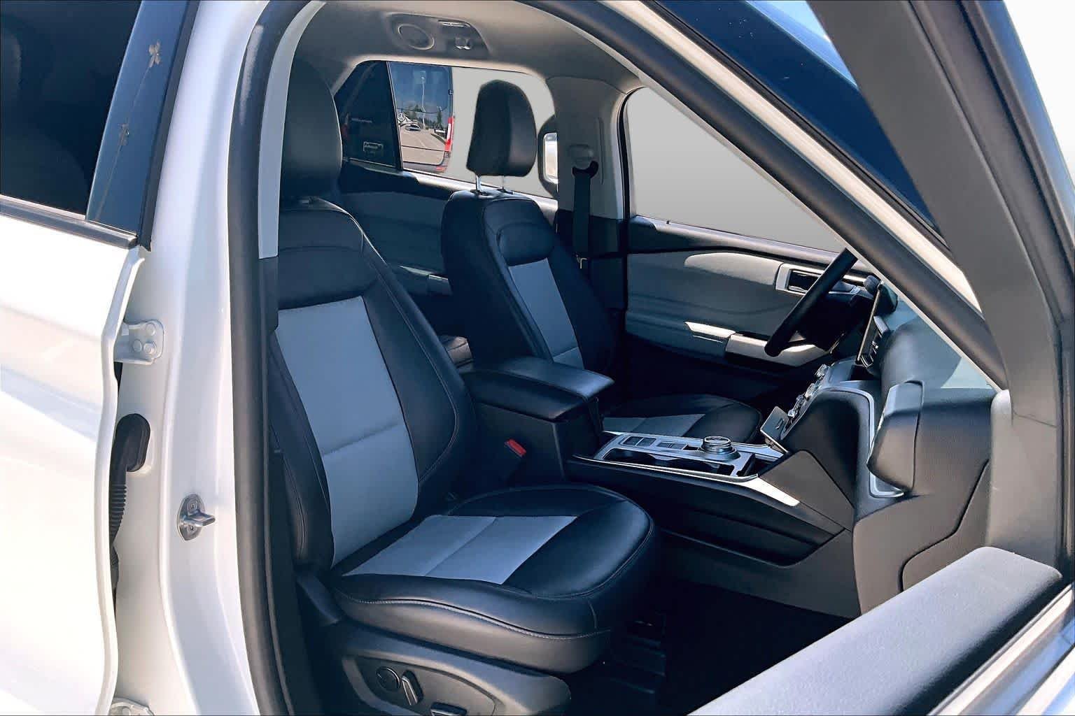Used 2024 Star White Metallic Tri-Coat Ford XLT image 8