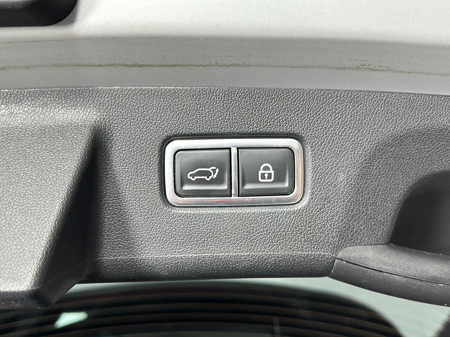 Used 2023 Wolf Gray Kia X-Line EX image 29