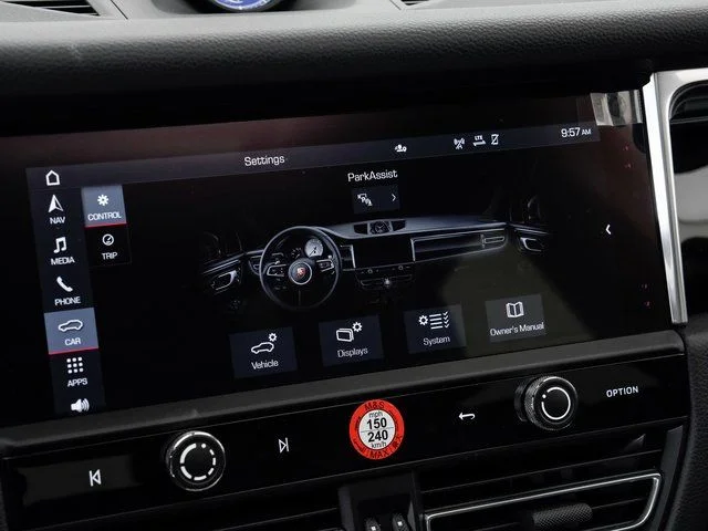 2025 Porsche Macan Base - Photo 17
