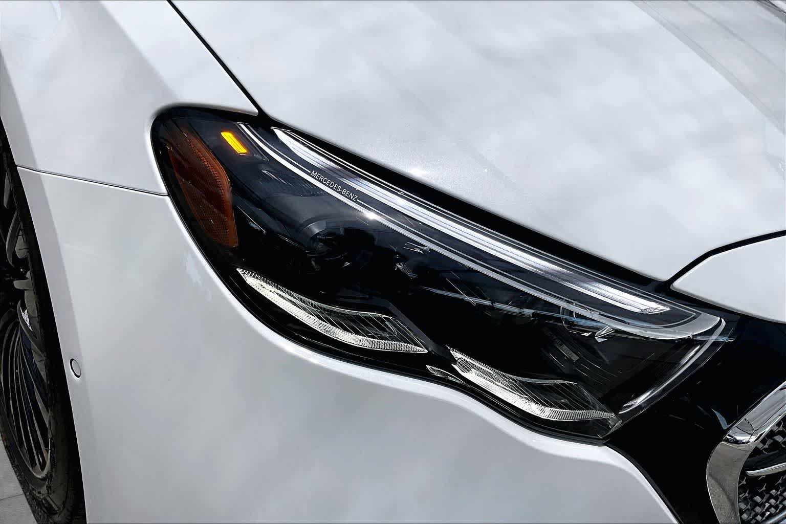 New 2026 MANUFAKTUR Moonlight White Metallic Mercedes-Benz E 450 image 19