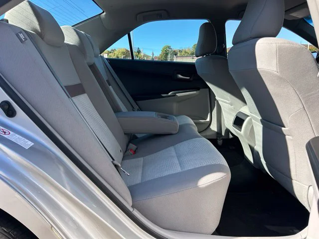 Used 2012 Silver Toyota LE image 31