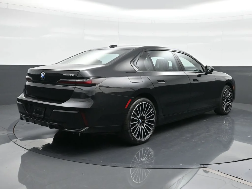 2025 BMW i7 50 - Photo 11