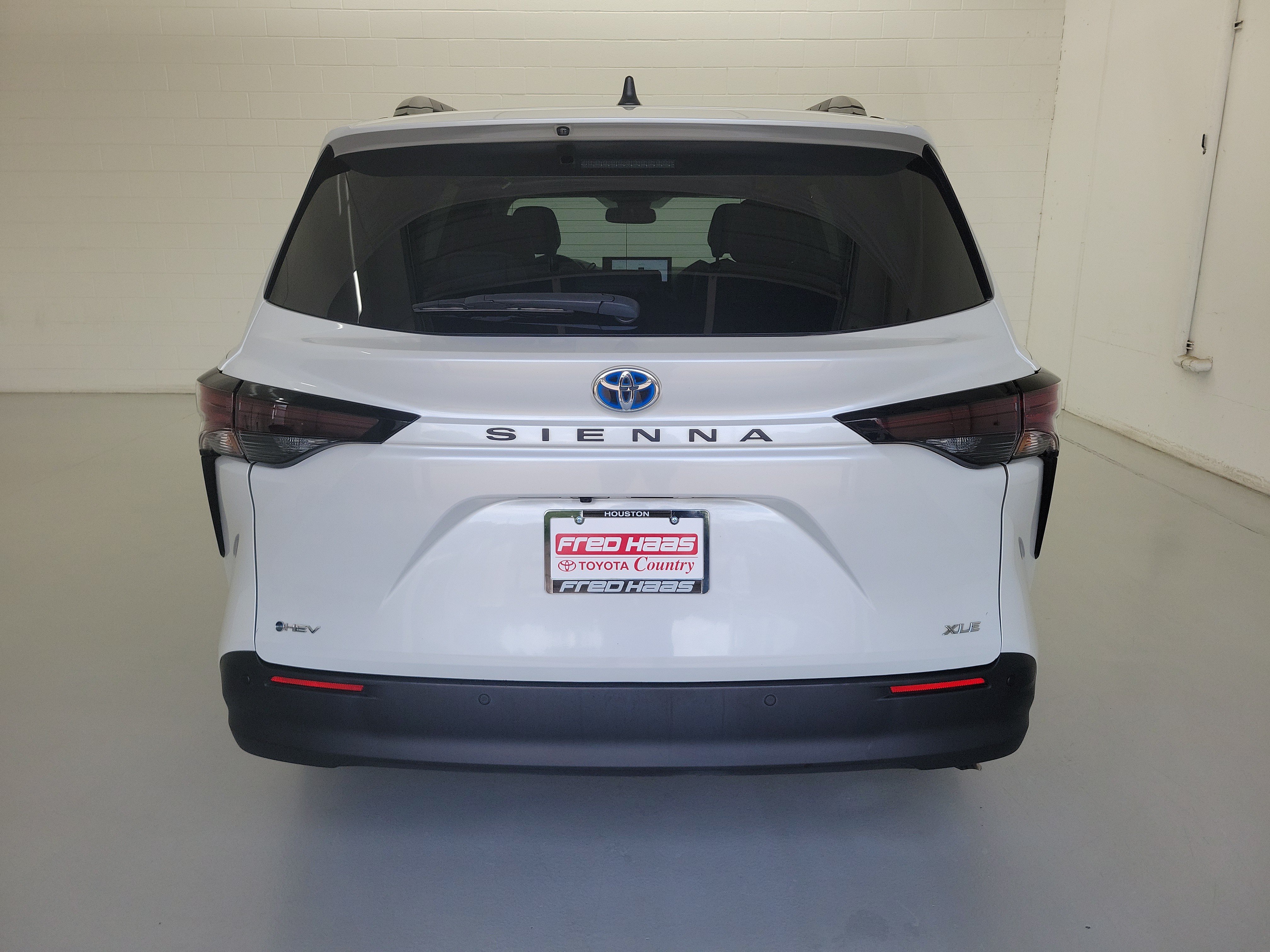 Used 2025 Wind Chill Pearl Toyota XLE image 6