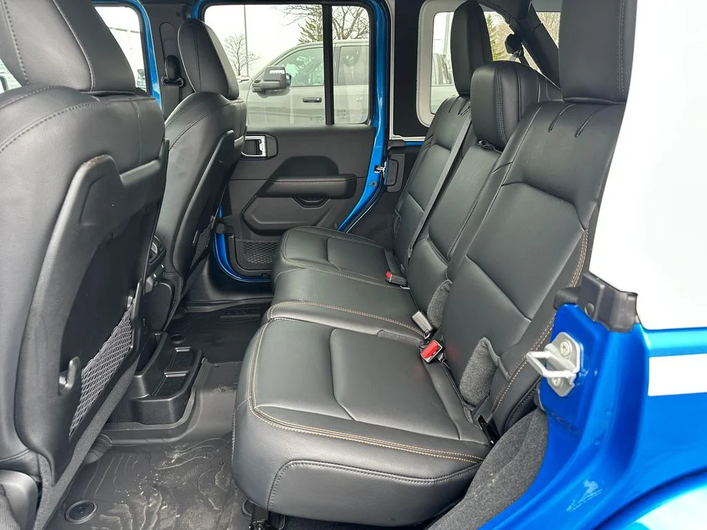 New 2026 Hydro Blue Pearl-Coat Exterior Paint Jeep Sahara image 22