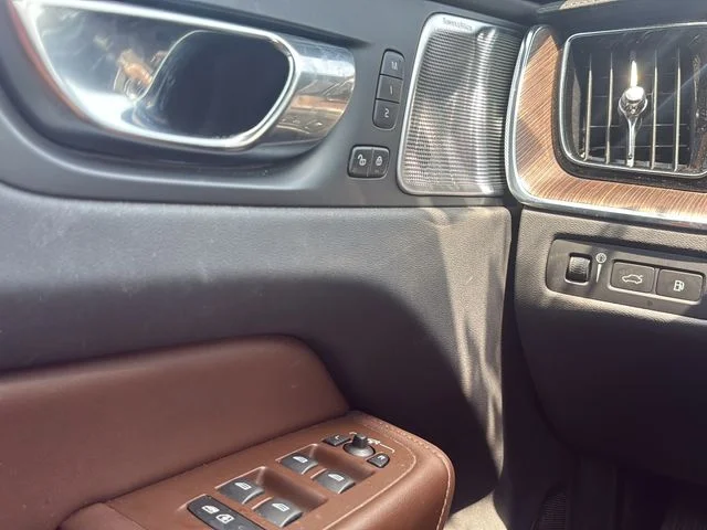 Certified Used 2022 Blue Volvo T8 Inscription image 20