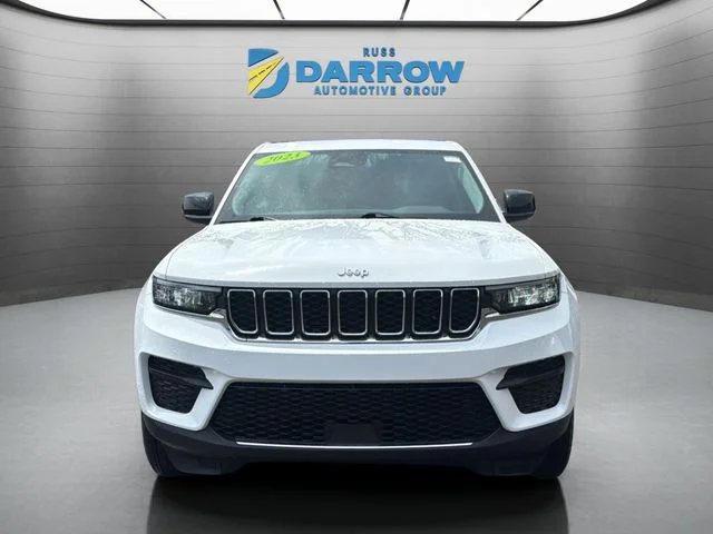 Used 2023 White Jeep Laredo image 8
