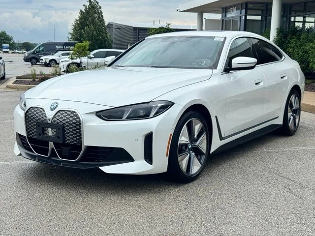 Used 2025 White BMW xDrive40 image 14