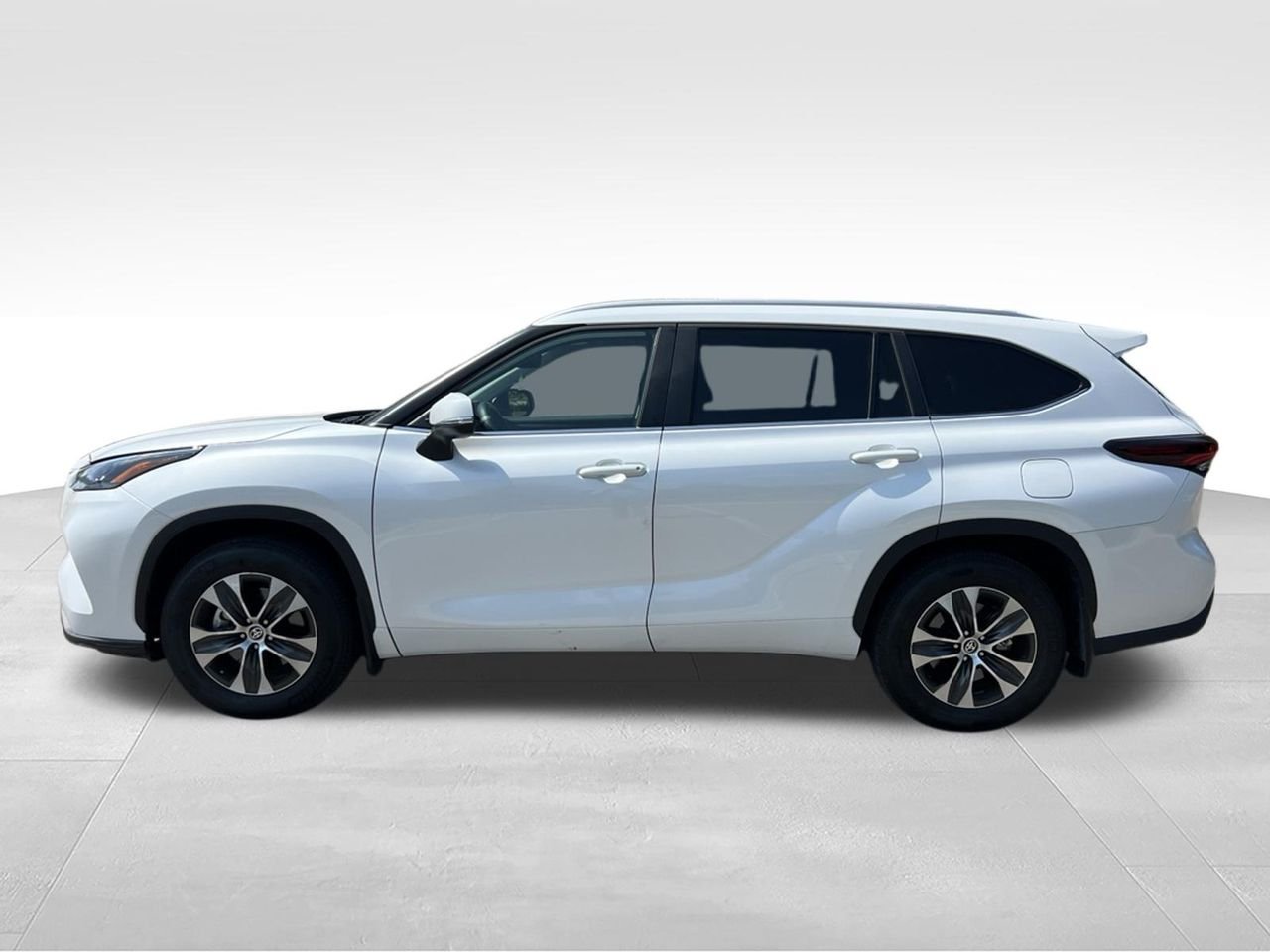 Used 2026  Toyota XLE image 5