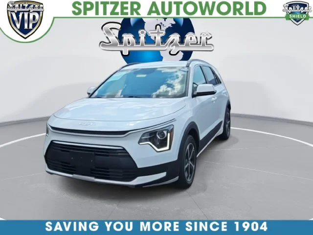 Used 2023 White Kia EX image 5