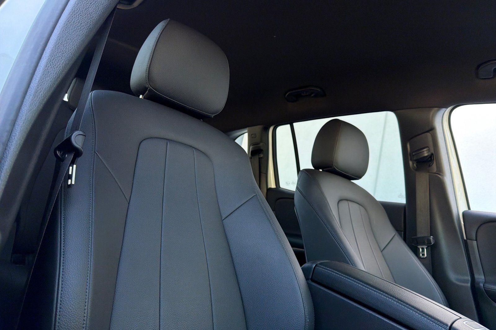 Used 2024 White Mercedes-Benz GLB 250 image 10