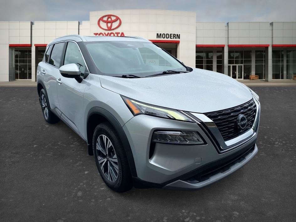 Used 2022 Brilliant Silver Metallic Nissan SV image 3