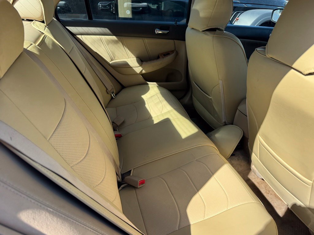 Used 2004 Taffeta White Honda EX-L image 5