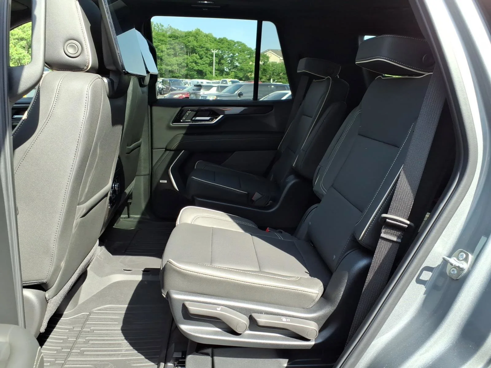 New 2026 Sterling Metallic GMC Elevation image 8