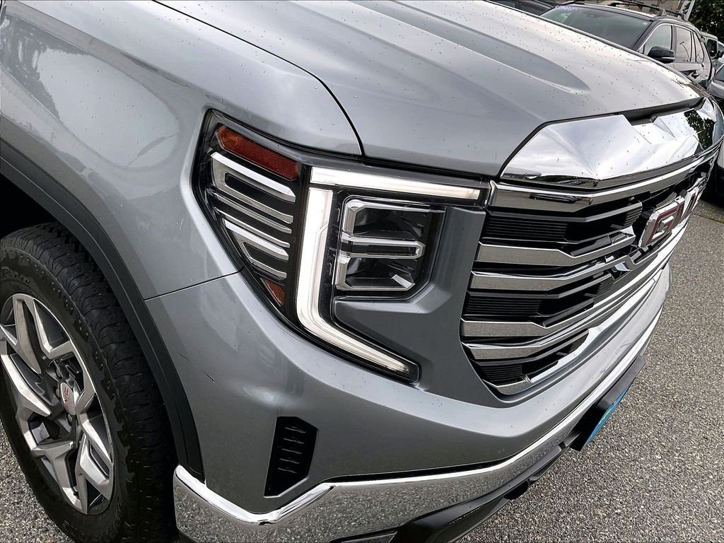Used 2023 Silver GMC SLT image 33