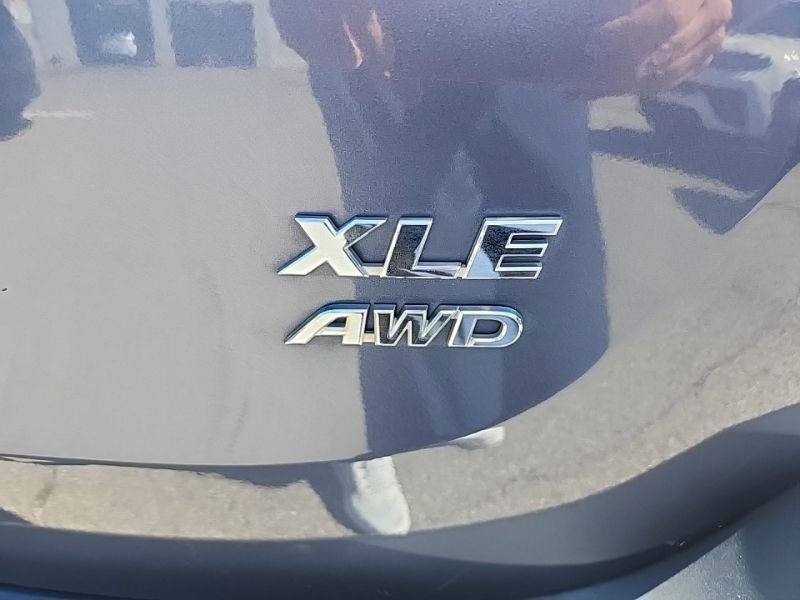 Used 2013 Blue Toyota XLE image 5