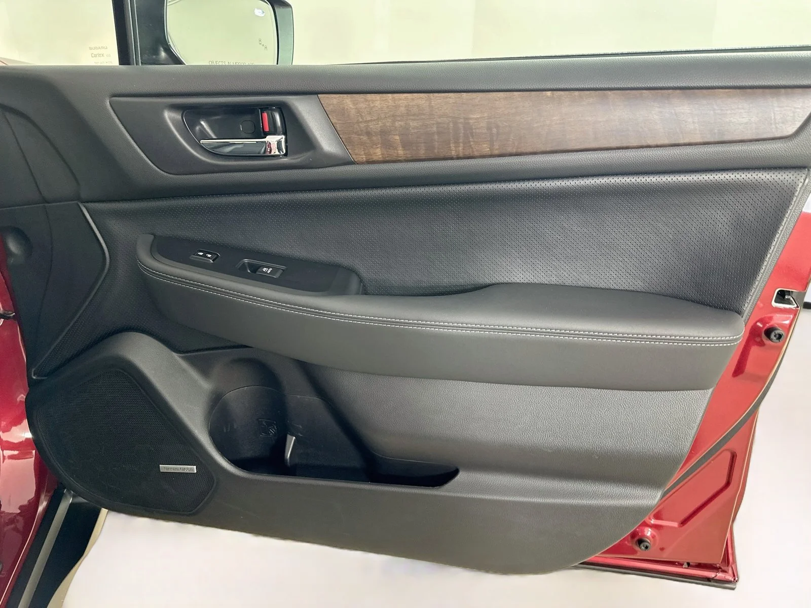 Used 2016 Red Subaru  image 43