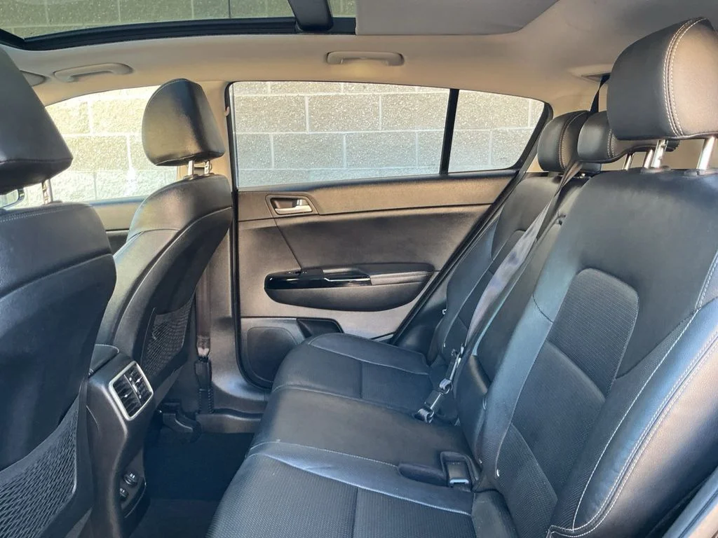 Used 2018 Red Kia EX image 22