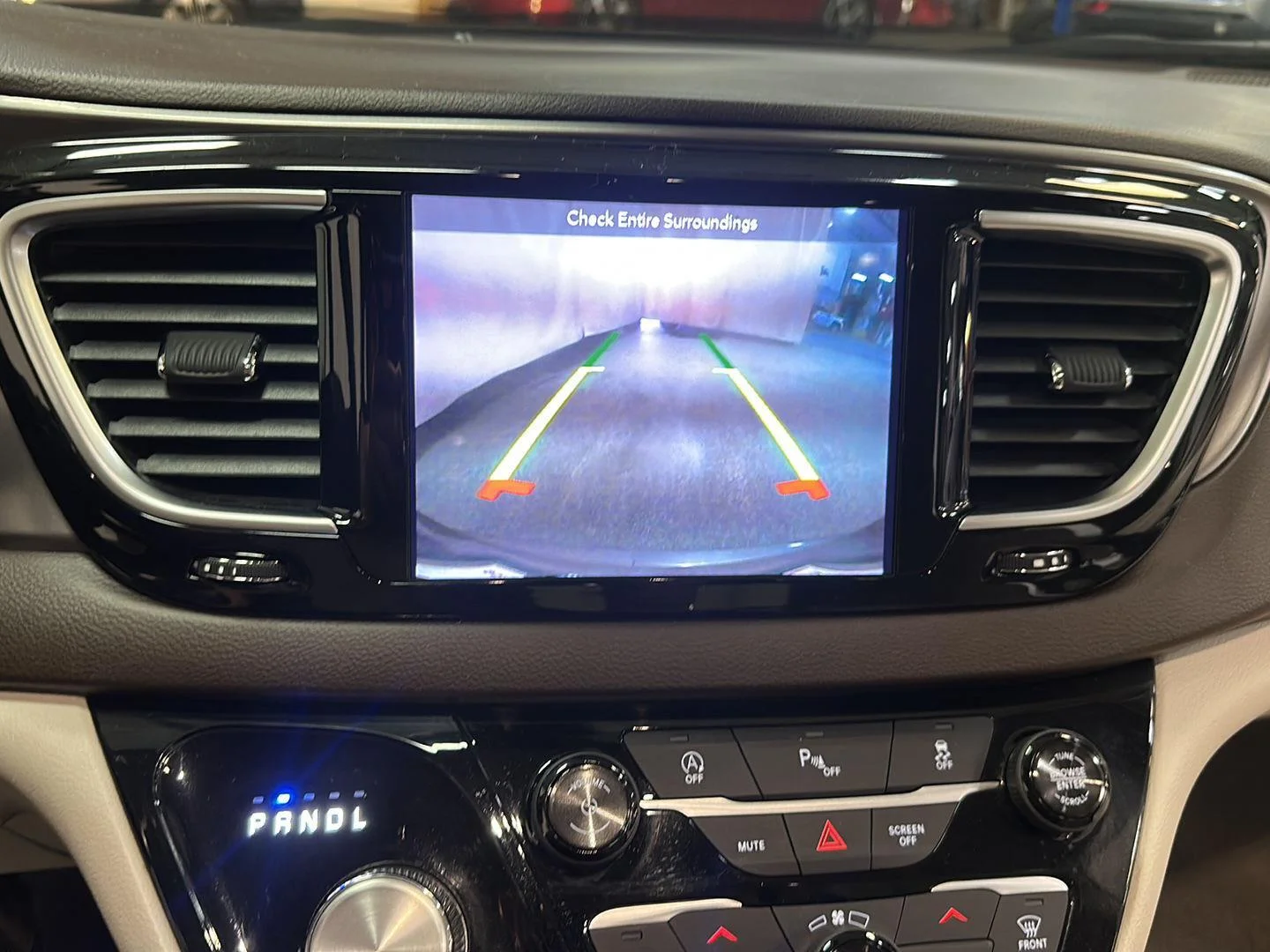 Used 2018 Molten Silver Chrysler Touring L Plus image 23