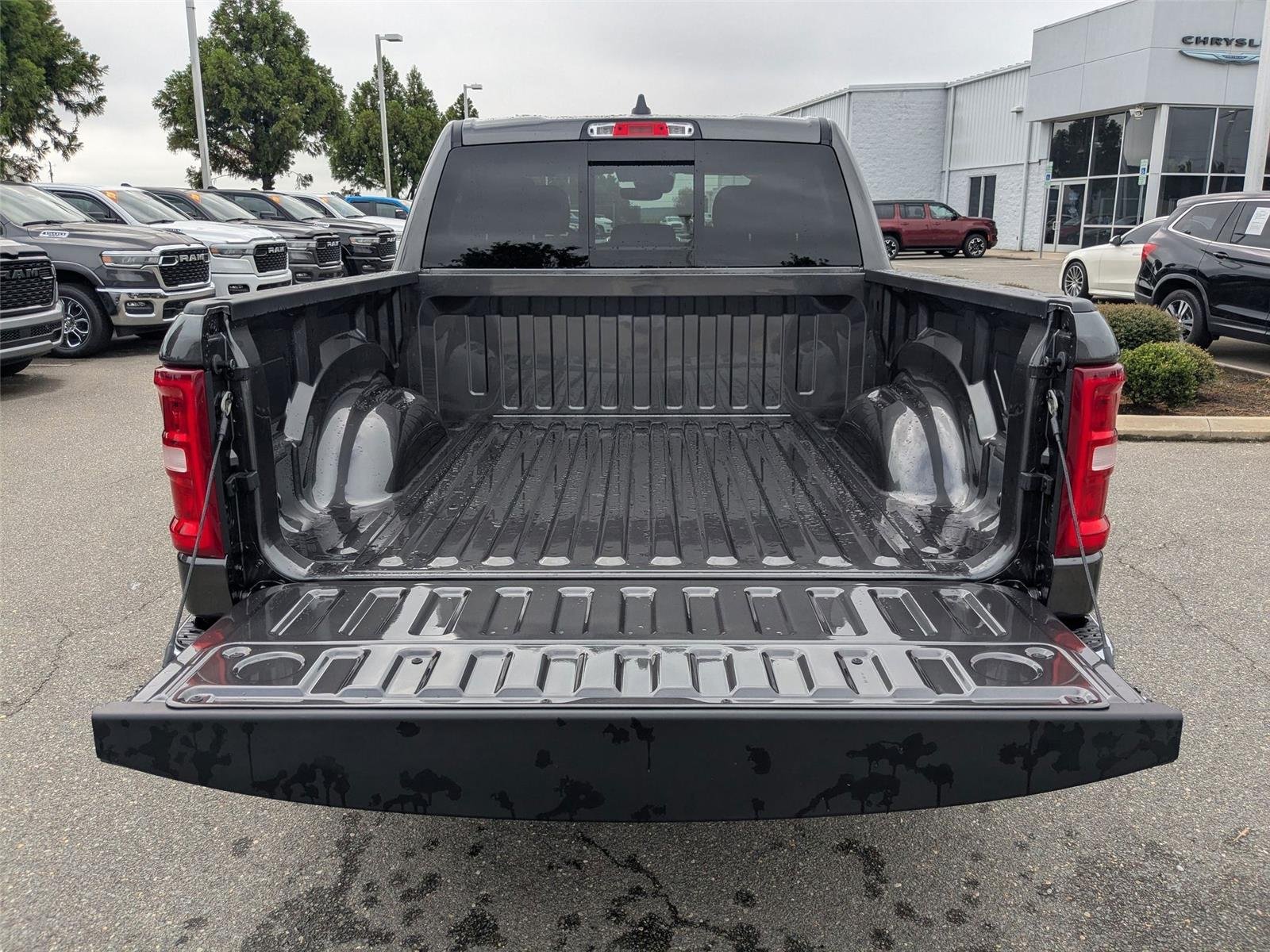New 2026 Granite Crystal Metallic Clear-Coat Exterior Paint RAM Big Horn image 26