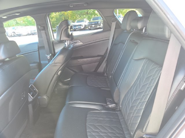 Certified Used 2024 White Pearl Kia X-Line image 32