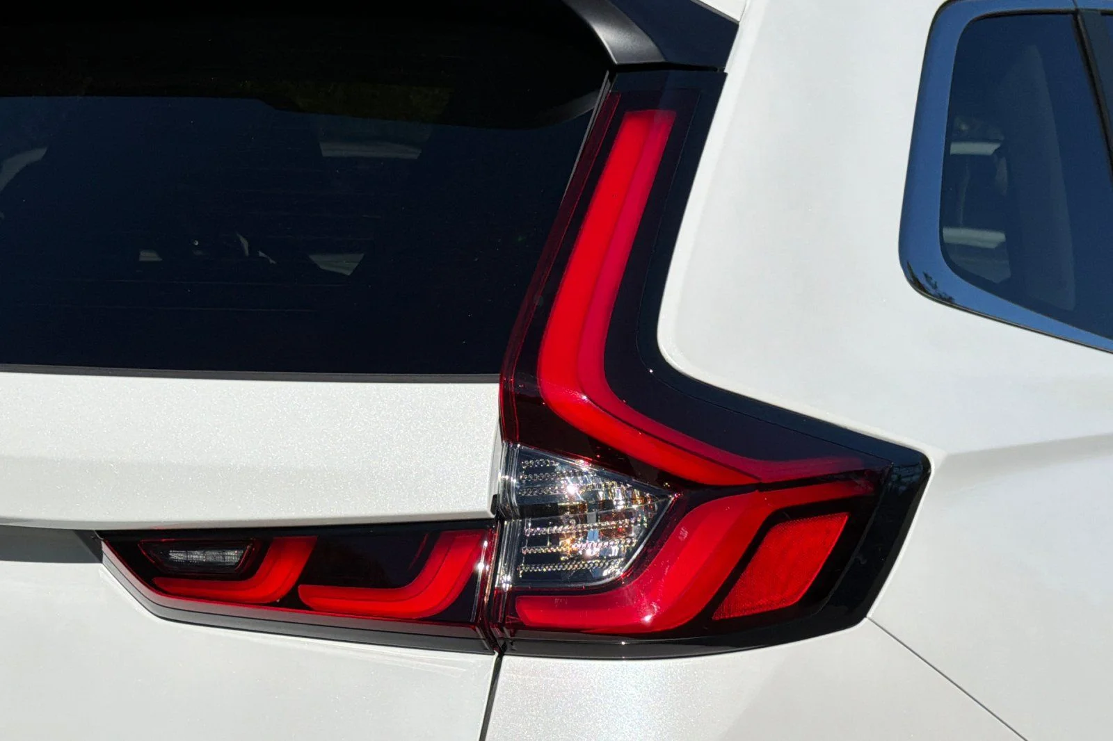 Certified Used 2024 Platinum White Pearl Honda EX-L image 28