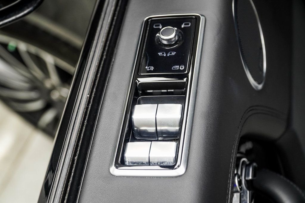 Used 2022 Black Land Rover SVAutobiography image 41