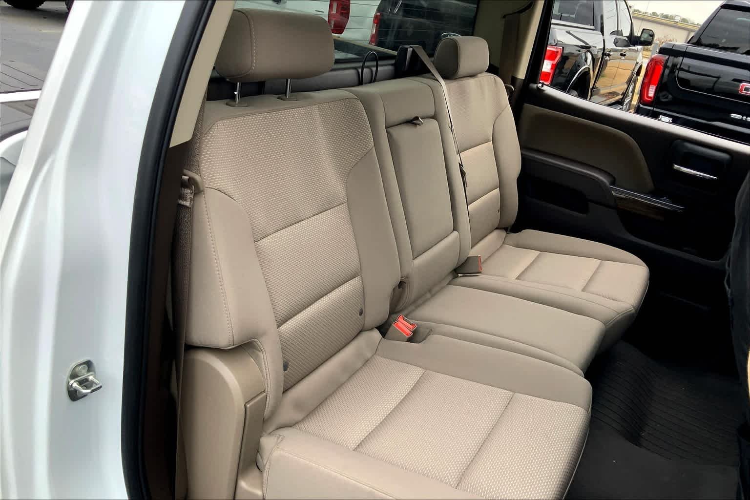 Used 2016 Iridescent Pearl Tricoat Chevrolet LT image 20
