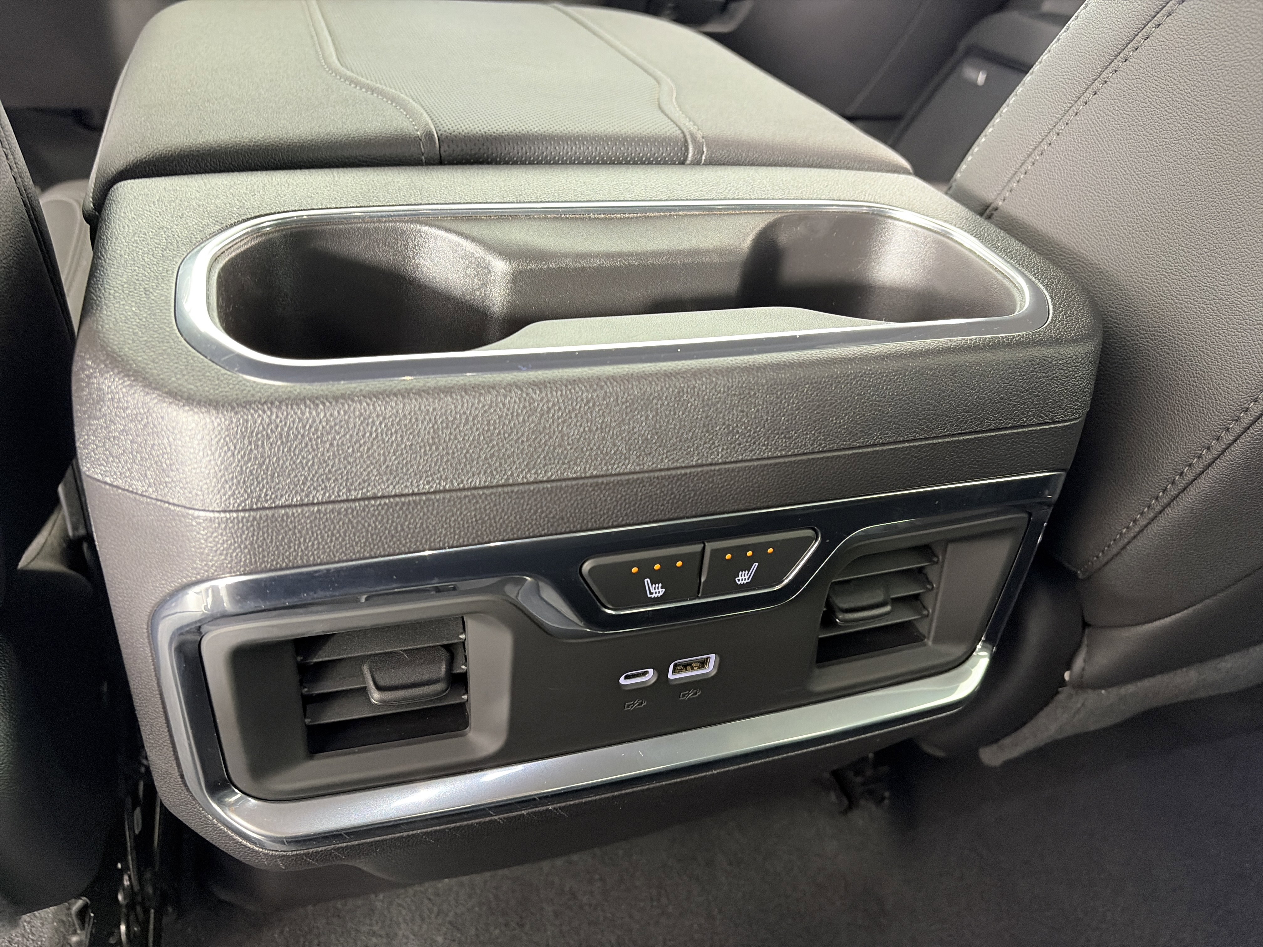2024 GMC Sierra 1500 SLT - Photo 21