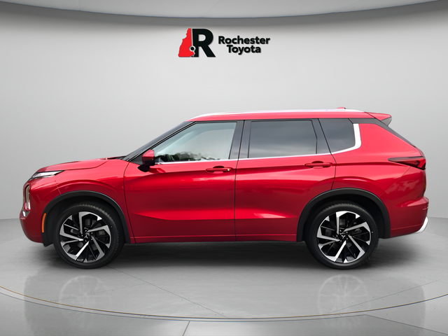 Used 2022 Red Mitsubishi SEL image 4