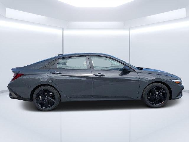 New 2026 Gray Hyundai SEL Sport Plus image 2