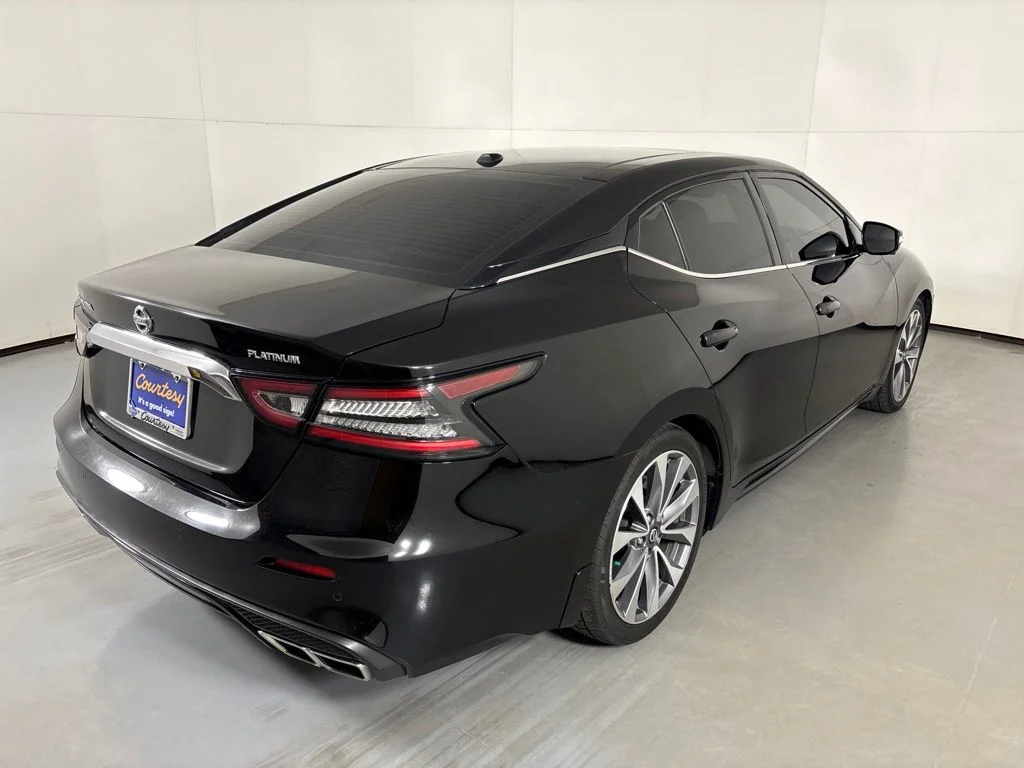 Used 2020 Black Nissan Platinum image 8