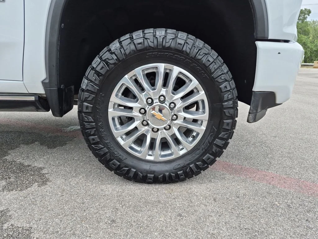 Used 2022 White Chevrolet High Country image 14
