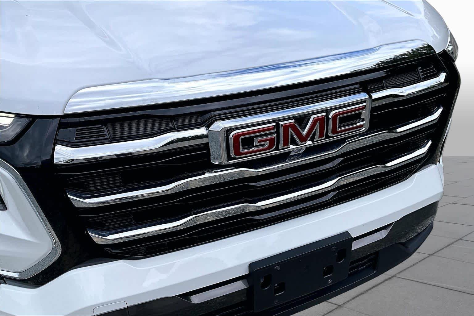 Used 2026 Summit White GMC AWD Elevation image 30