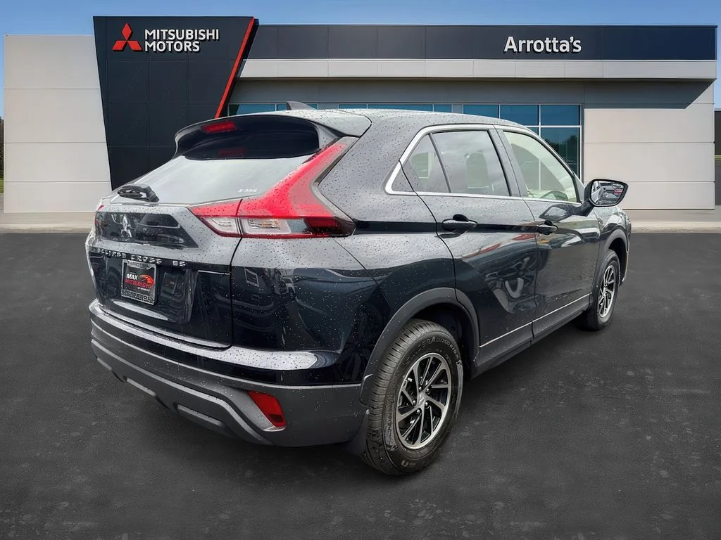 New 2026 Labrador Black Pearl Mitsubishi ES image 5