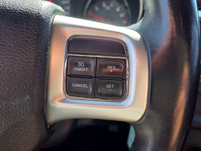 Used 2014 Blue Dodge SXT image 27