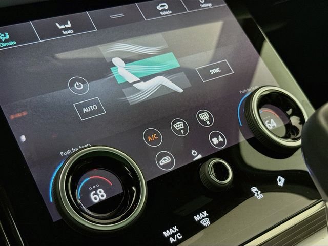 Used 2020  Land Rover R-Dynamic HSE image 16