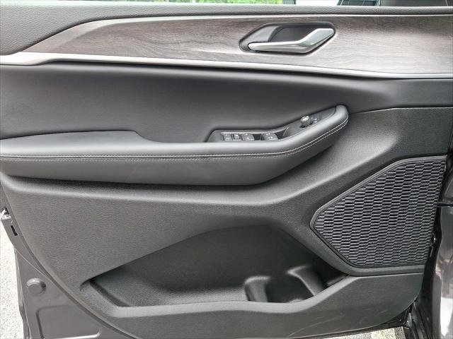 New 2026 Baltic Gray Metallic Clearcoat Jeep Laredo image 8