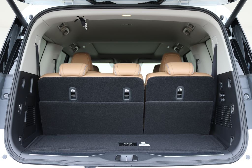 New 2026 RADIANT WHITE INFINITI Luxe 4WD image 31