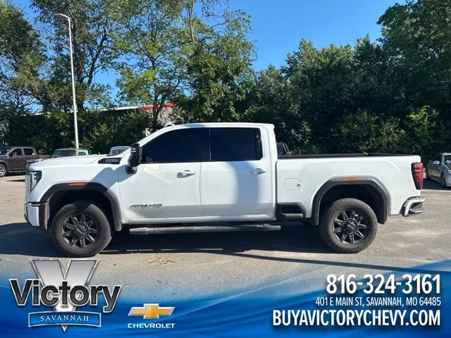 Used 2024 White GMC AT4 image 1