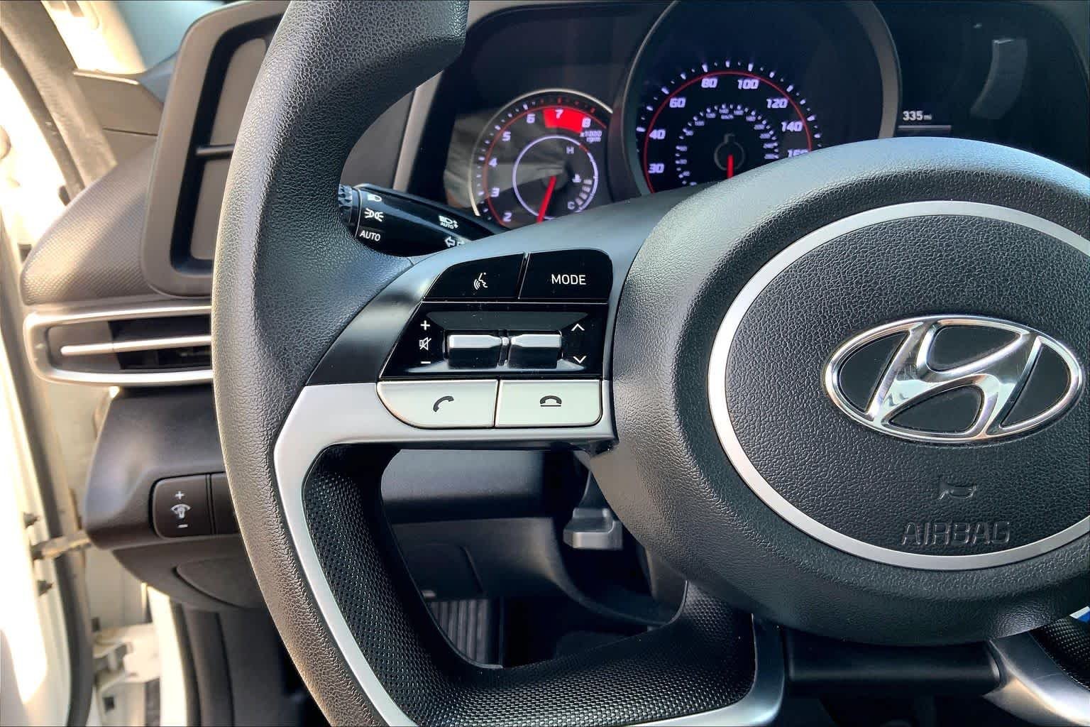 Used 2021 Quartz White Hyundai SE image 24