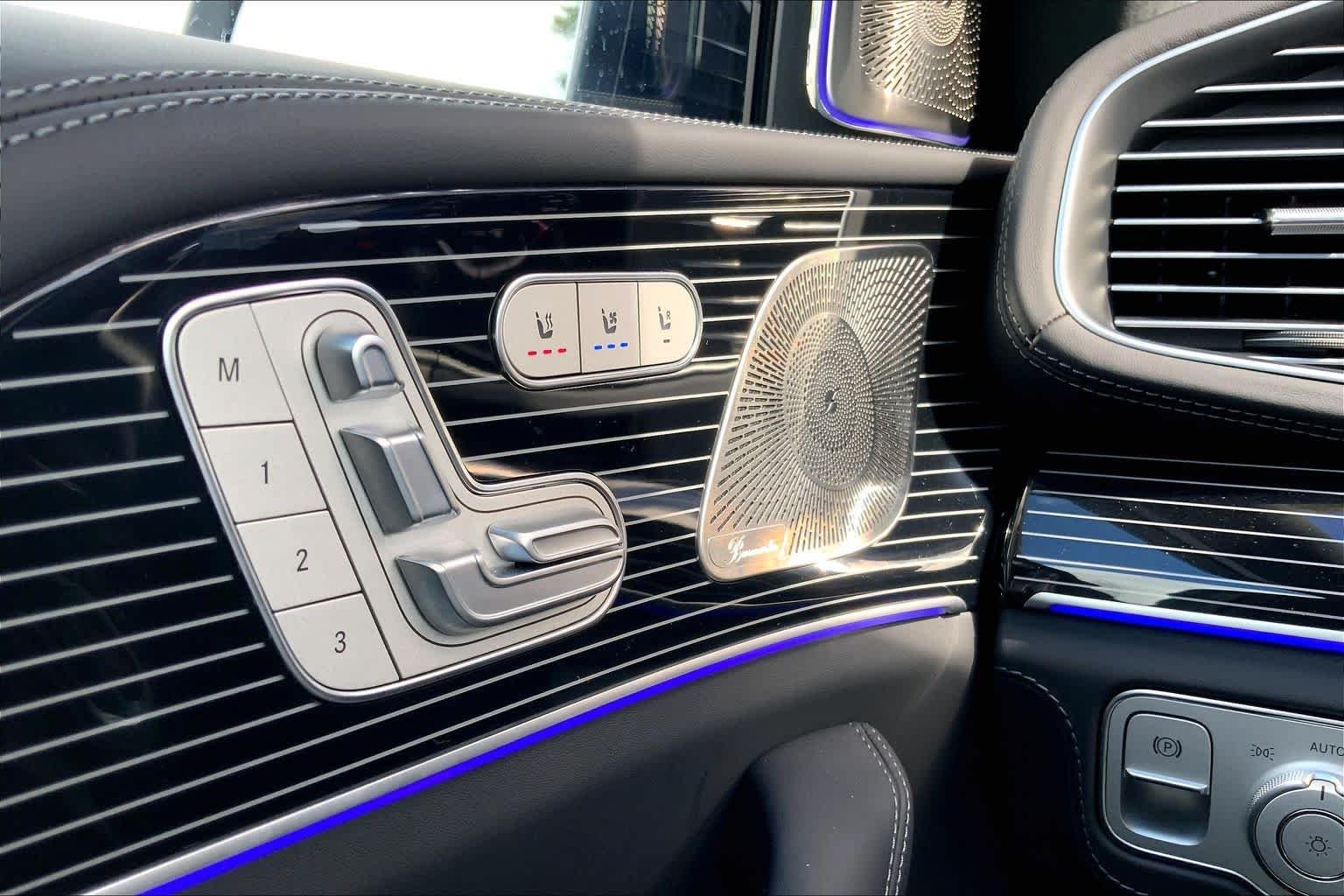 Used 2025 MANUFAKTUR Moonlight White Metallic Mercedes-Benz AMG® GLS 63 image 34