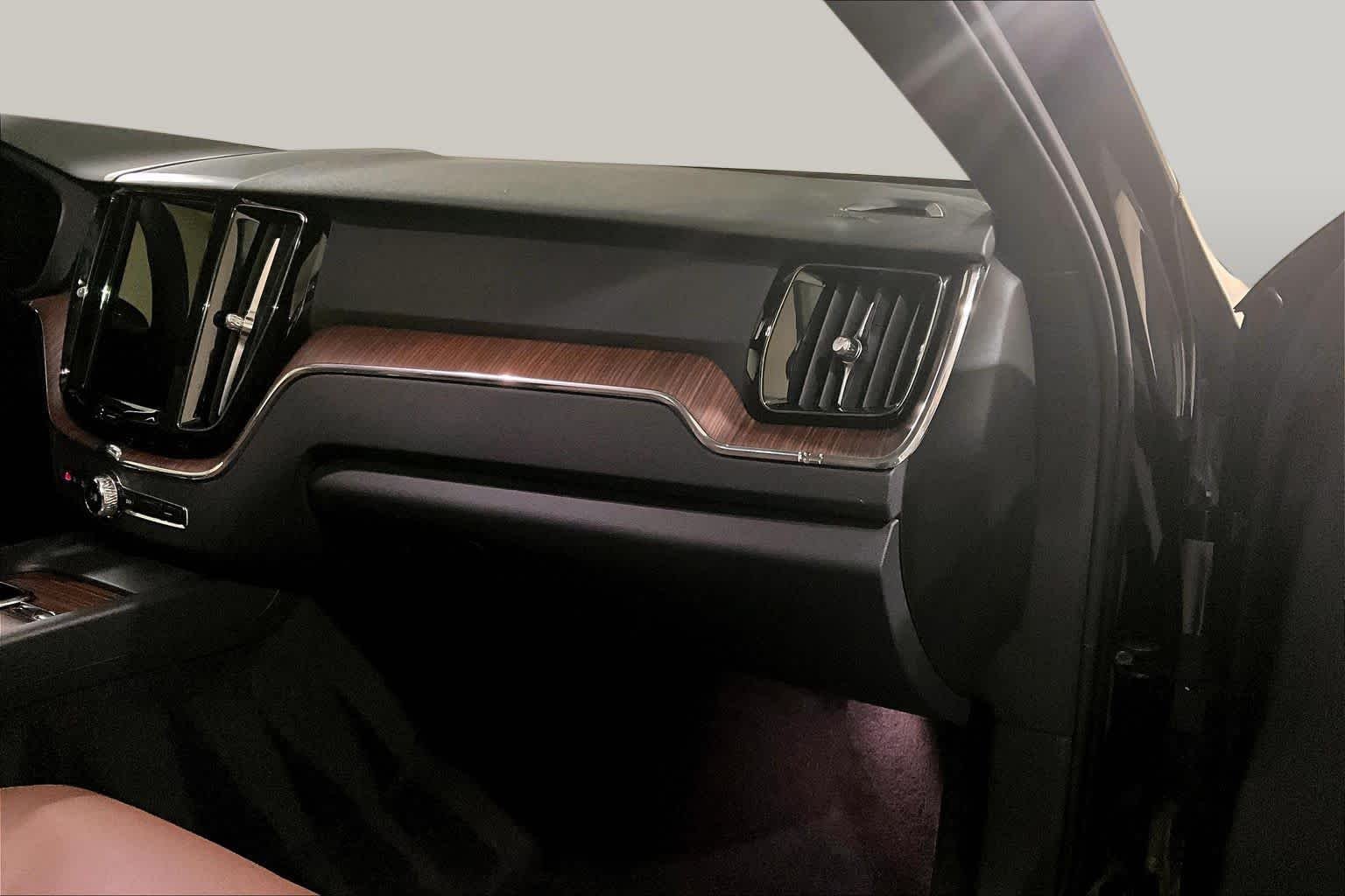 Used 2023 BLACK Volvo Plus Bright Theme image 18