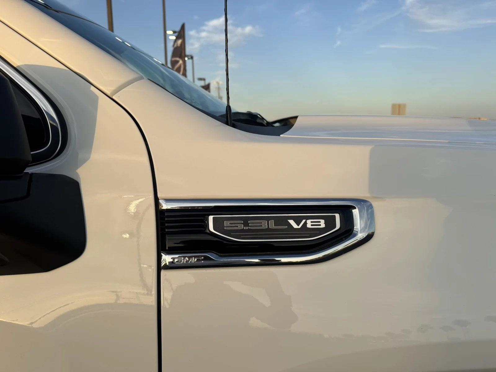 Used 2024 WHITE GMC SLT image 5